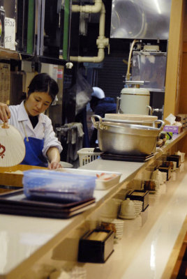 Fanning the Shari (Sushi Rice) in a Hangiri at a Sushi Ya 057.jpg