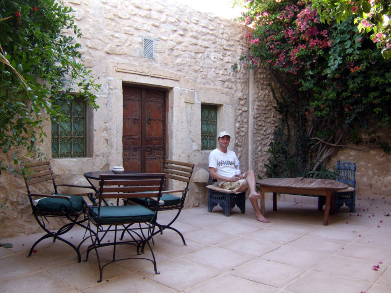Hotel Dar Dhiafa Room Courtyard.jpg