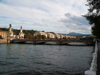 Puente de Maria Cristina P9222683.jpg