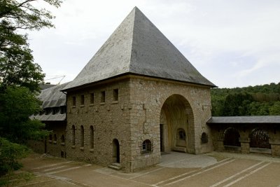 L'AbbayeDeLaPierrequiVire-7.jpg