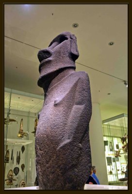 04 Easter Island monolithic stone statue.jpg