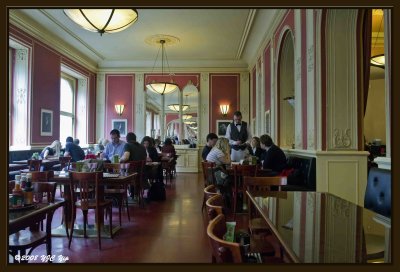 45 Cafe Louvre.jpg