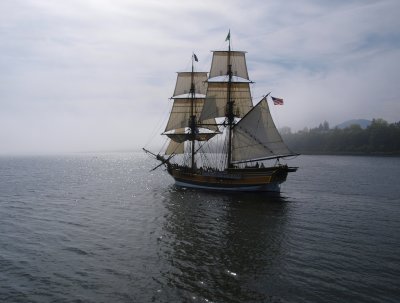 The Hawaiian Chieftain Sails Away