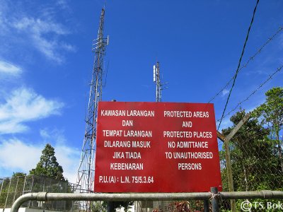 Telecom tower at Mount Brinchang.jpg