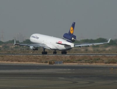 1328 18th November 08 Lufthansa Departure from Sharjah.jpg