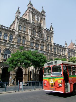 Bus Passing Sir Cowasjee Jehangir Building Mumbai.jpg