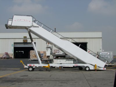 Steps 2004 Mallaghan MALA Tristair B737 B747 TOW STW31