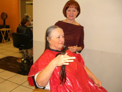 Bobbie cuts Sherry's hair