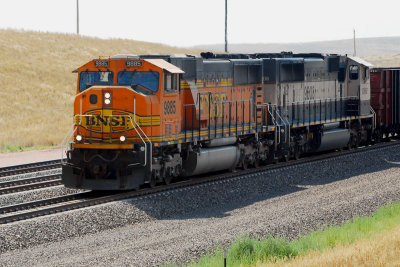 BNSF 9885 SD-70 MAC.jpg