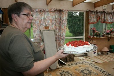 Terttu and the Midsummer Eve Strawberry cake