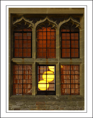 Lights in the window, Wells