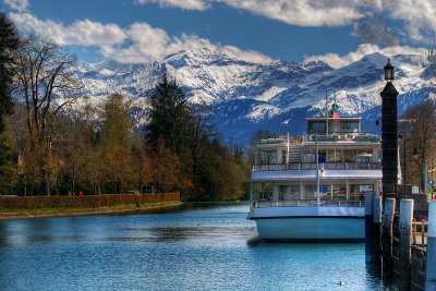 Boat and mountains, Thun