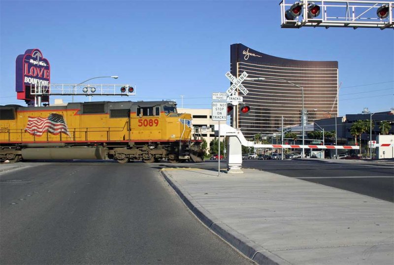 UP 5089 Sands crossing