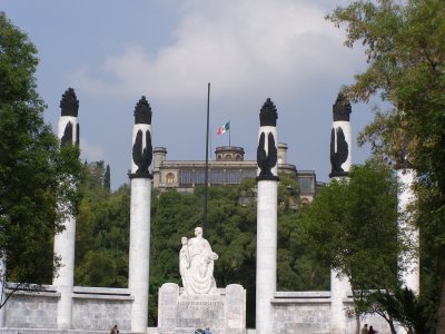 Castillo de Chapultepec in the background