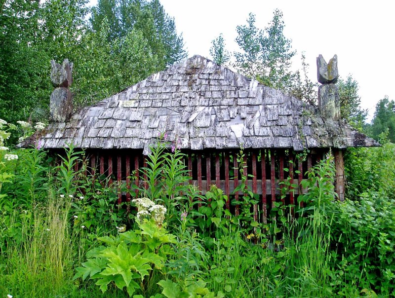 85 Year Old  Spirit House  Of Chief ( Grave House Over Body )