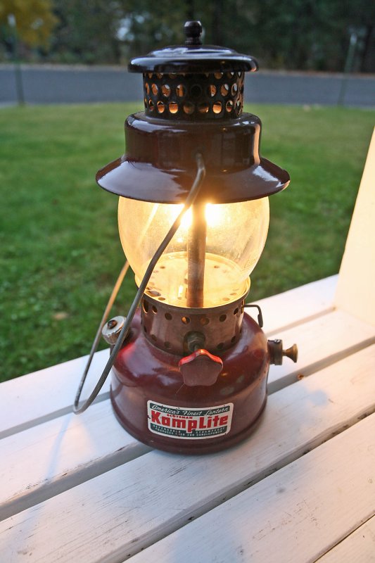 Early 1960s KampLite Lantern ( Model RL2 )