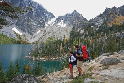  Young Hikers Enjoy View Of Glacier Fed  Colchuck Lake