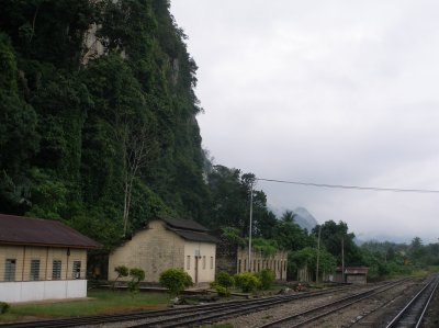Platform, Gua Musang