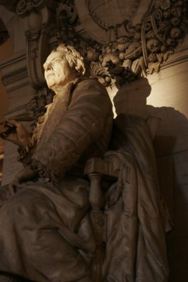 Statue in the opera house