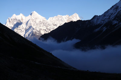 Thamserku range
