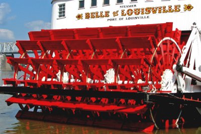 Cincinnati and Tall Stacks, Here Comes the Belle.