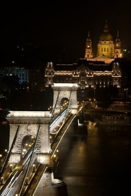 _Chain Bridge and St. Stephen's Cathedral