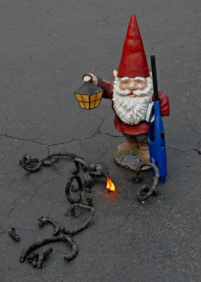 GNOME PLAYS WITH FIREWORKS SNAKES - ISO 800