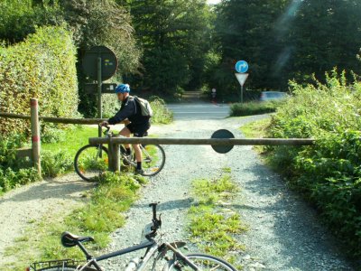 Passage de barrire en bout de la Brassinelaan. Utilis aussi par le RV10.