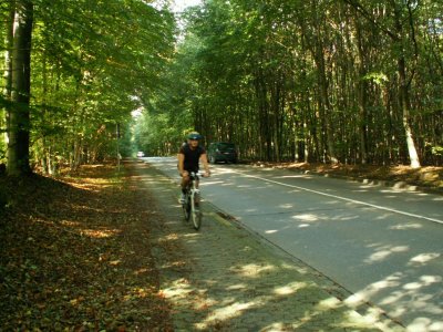 Ch. de La Hulpe - piste cyclable  double-sens trop troite.