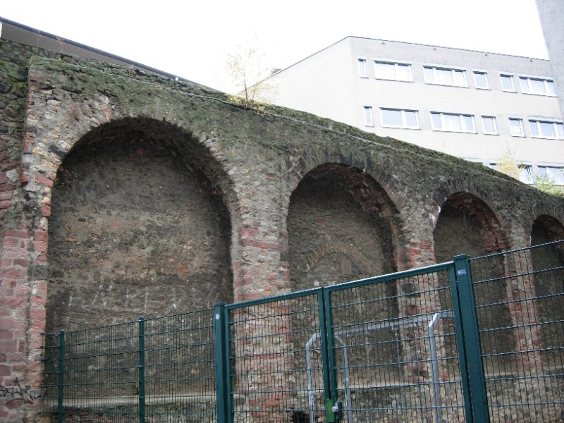Staufermauer