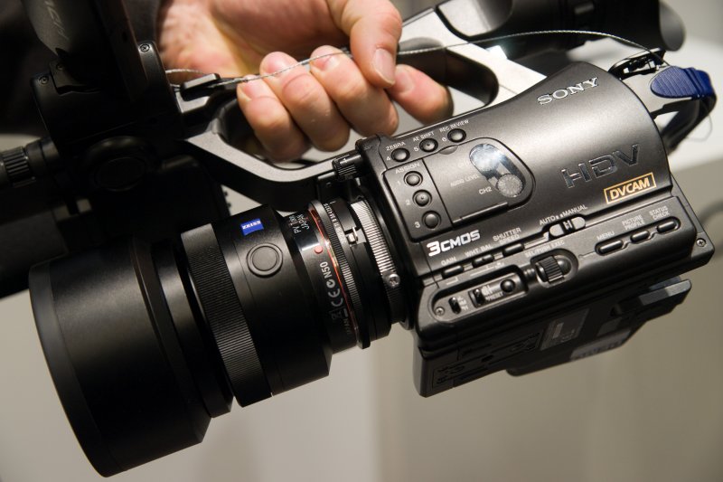 sony85zeissonvideo.jpg