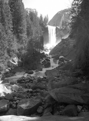 VERNAL FALLS YOSEMITE CALIFORNIA