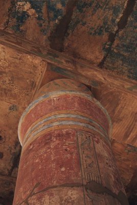 veure llocs amb encara trossos de pintura de fa 4000 anys impressiona!