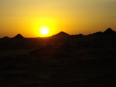 camí a Abu Simbel. Aquell dia ens vem aixecar a les 3h de la matinada! useasé, que no vem dormir, fem fer una siesta