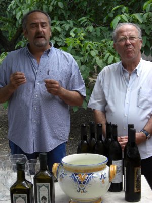 Olivenl und Weinprobe auf dem Land