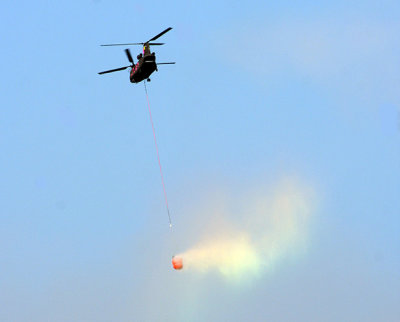 6-30: Army Chinook copter carrying water to the West Fire