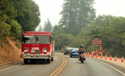 6-27: Santa Ana firetruck and evacuation sign on the Skyway in Magalia