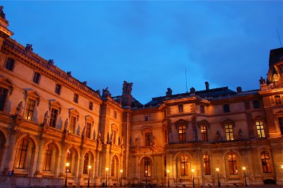 Louvre blue hour 1