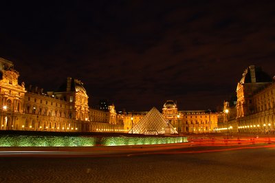Louvre at night 2