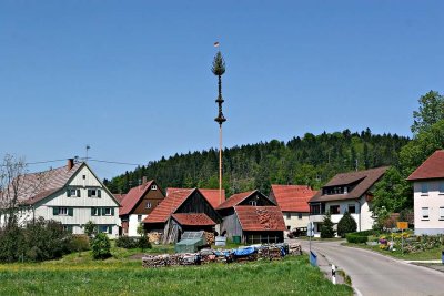 Hnig (Honey), a Village along the way
