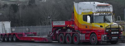 Low loader lorry