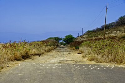End of the paved road towards Kaena Point