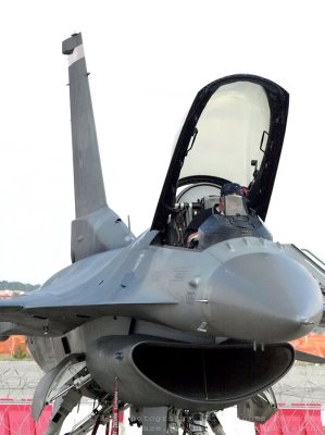 Lockheed Martin F-16 Multirole Fighter - The Mechanic