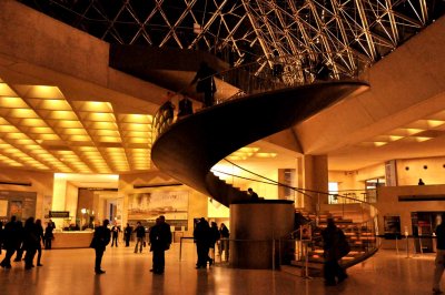 escalier de la pyramide du Louvre 1043