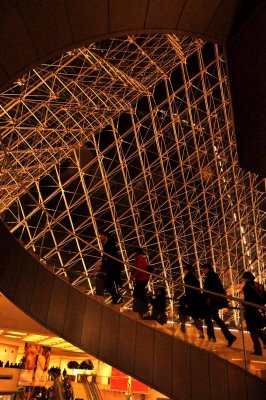 escalier de la pyramide du Louvre 1054
