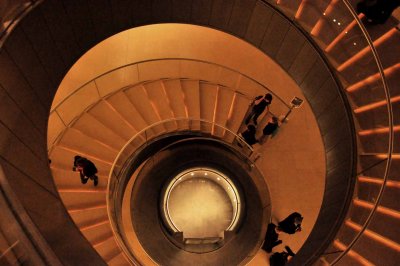 escalier de la pyramide du Louvre 1061