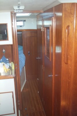 fwd cabin past head