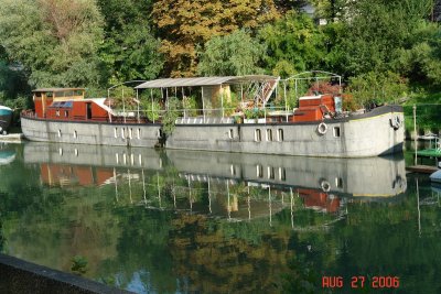 houseboats on the seine7.JPG