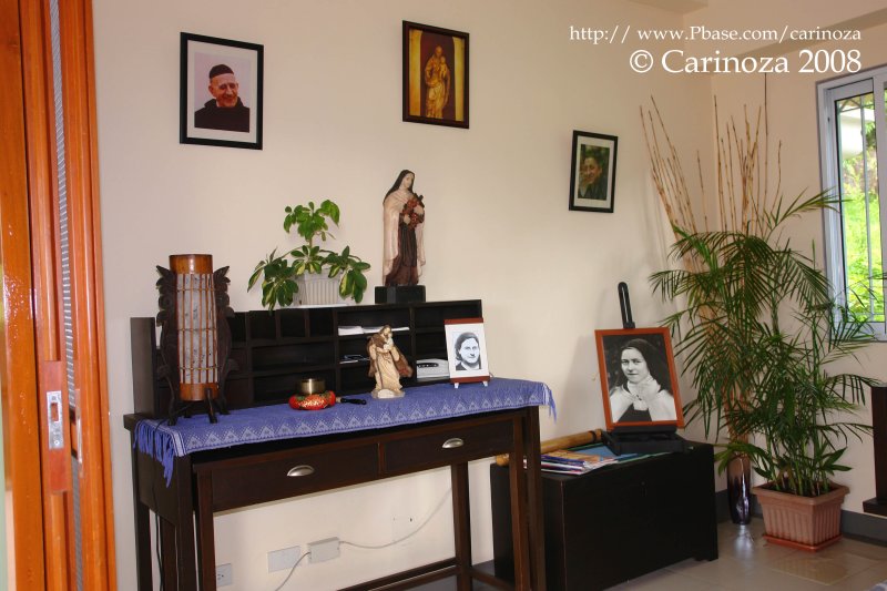 Main entrance shrine