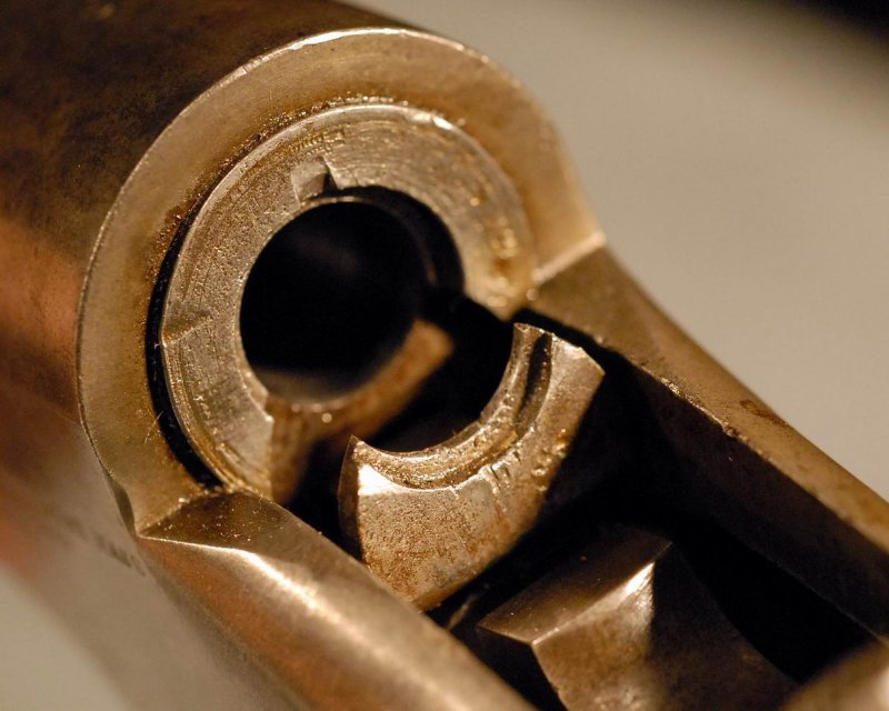 Barrel Breech - Extractor Open